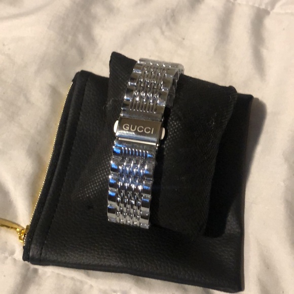 GG Print Gucci Watch - Picture 2 of 3